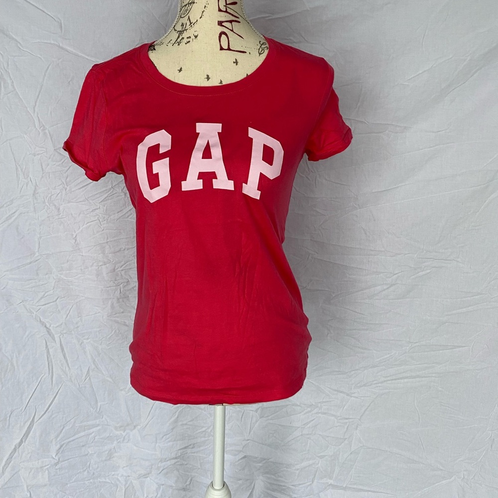 Gap t-shirt